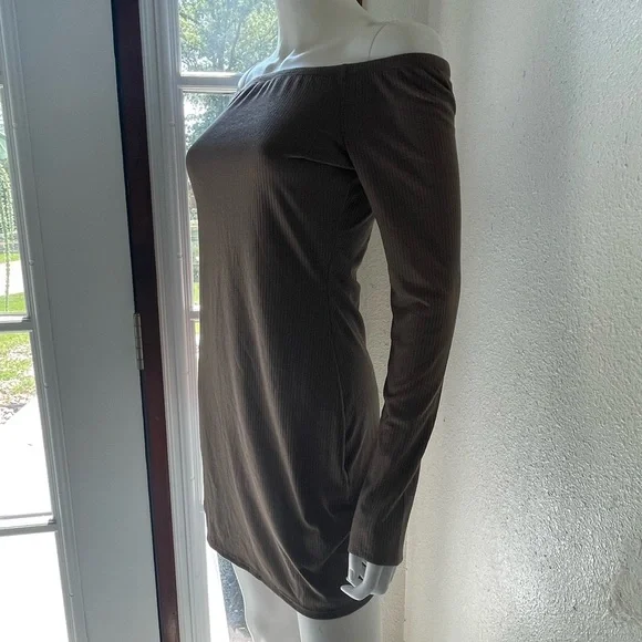 Tobi Off My Shoulder Bodycon Dress - Picture 4 of 9